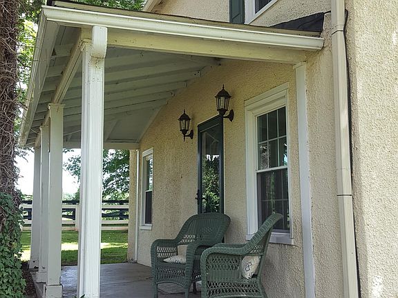 4th image of 9825 Meetze Rd