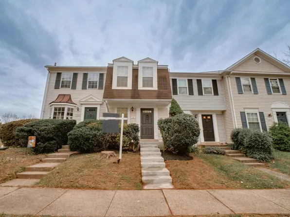 3 Palmer Ct, Sterling, VA 20165