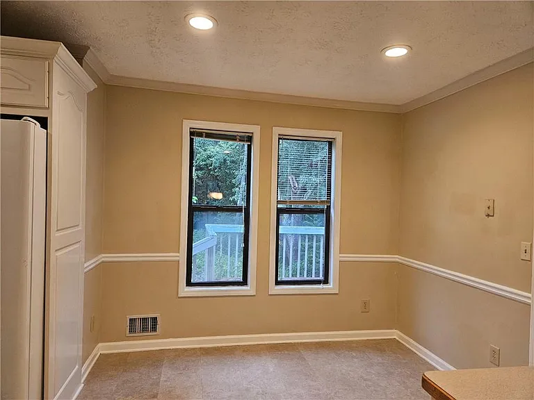 395 Monivea Ln — Photo 10
