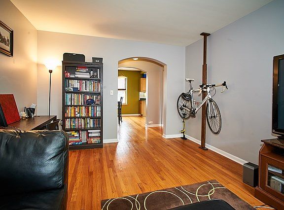5th image of 4923 N Wolcott Ave APT 2B