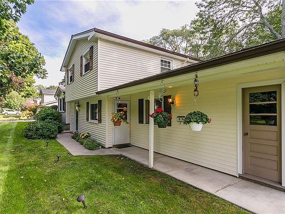 3rd image of 76 Parkwood Ln