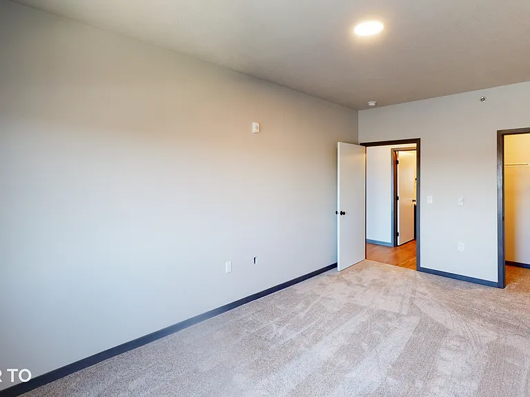 5800 Sunnybrook Plz — Photo 92