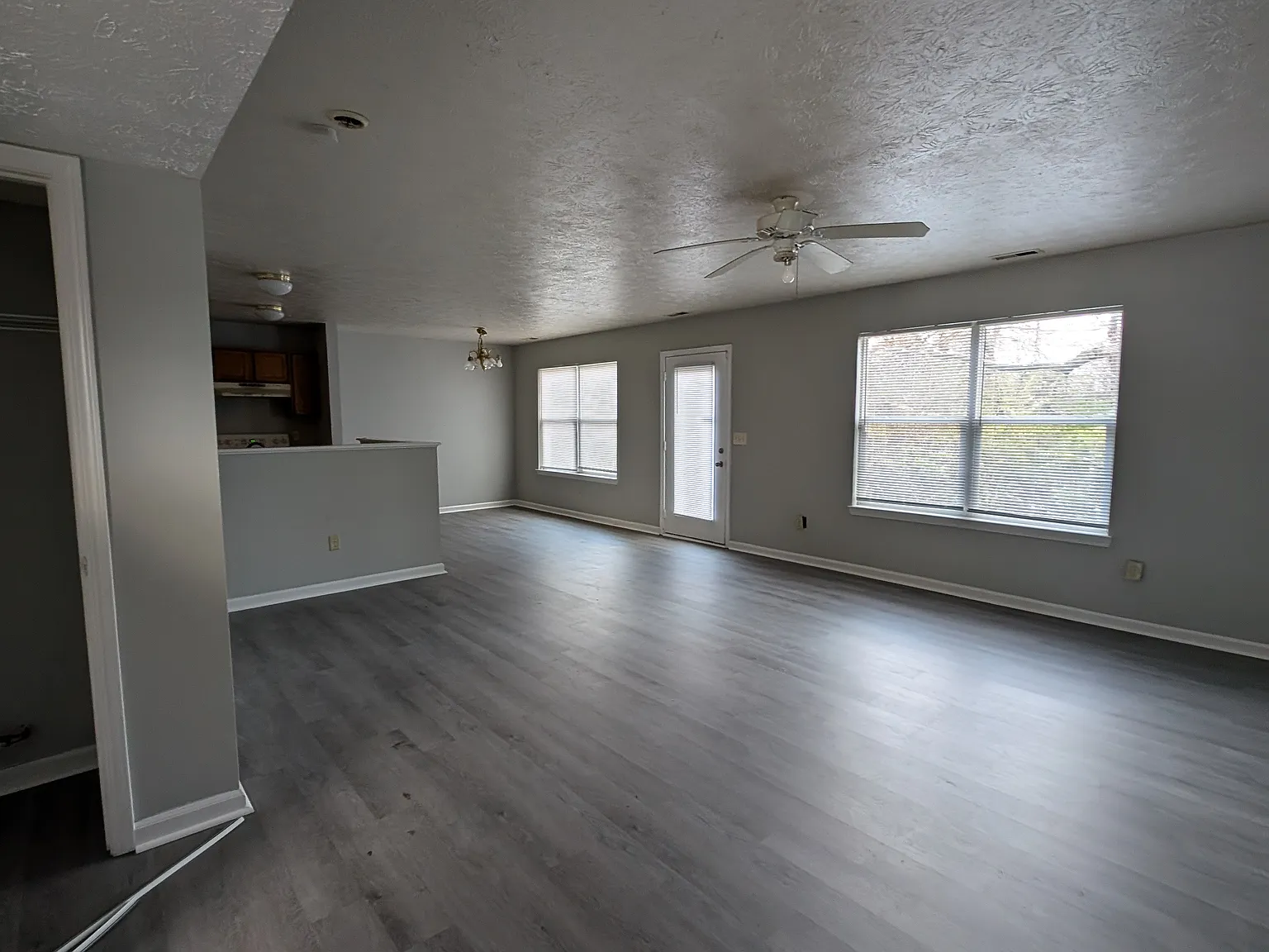 4 bed, 2.5 bath, 1580 sqft, $1,699 — Photo 2