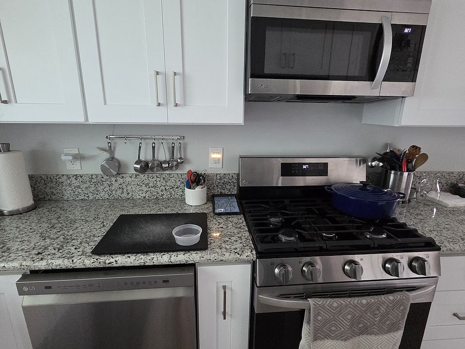 1st image of 4598 Sheridan Rd