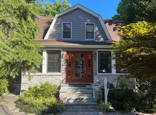 9 Crescent Dr, Huntington, NY 11743