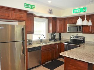 9 W Shore Rd, Holbrook, MA 02343