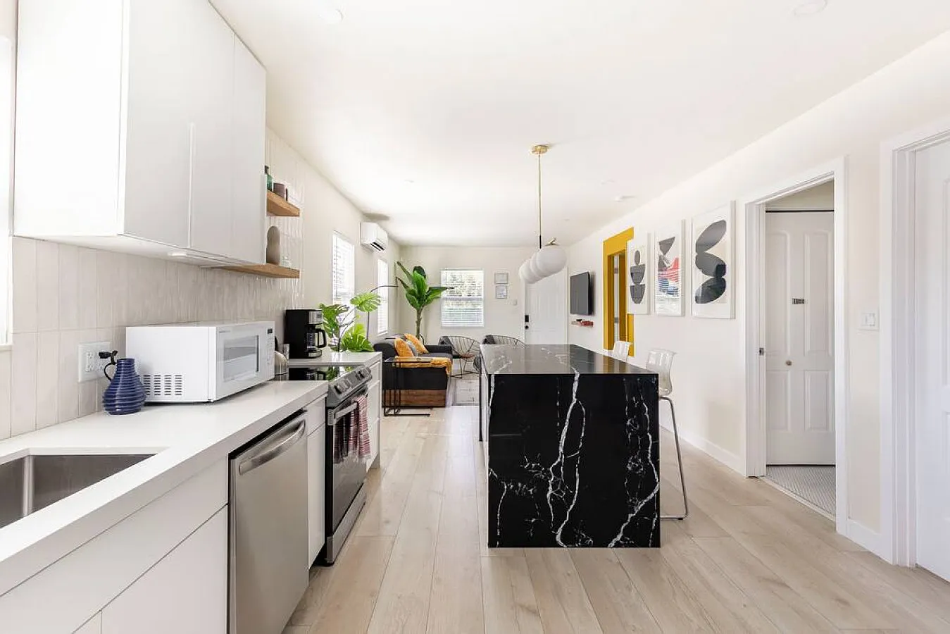 3 bed, 1900 sqft, $3,700 — Photo 4