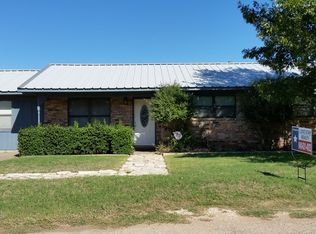 902 Reeves Rd, Seymour, TX 76380
