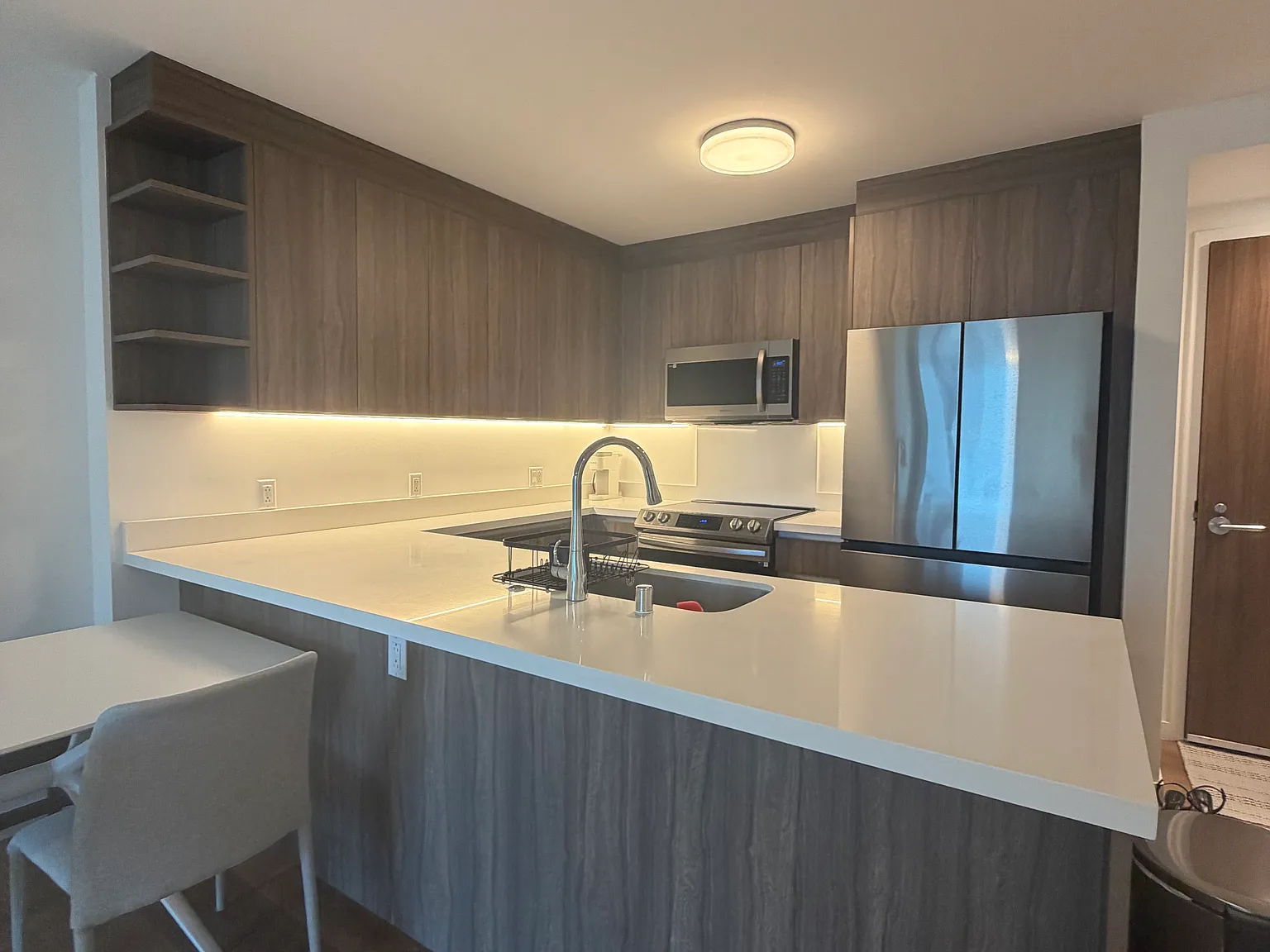 2 bed, 942 sqft, $4,700 — Photo 4