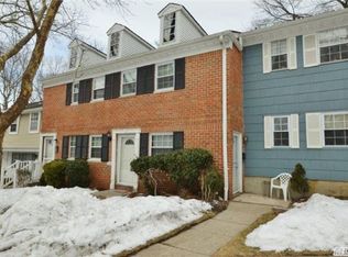 1207 Towne House Vlg, Hauppauge, NY 11749
