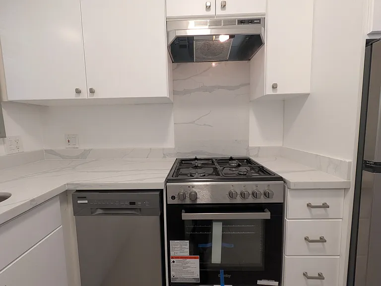 12240 Montana Ave #202 — Photo 6