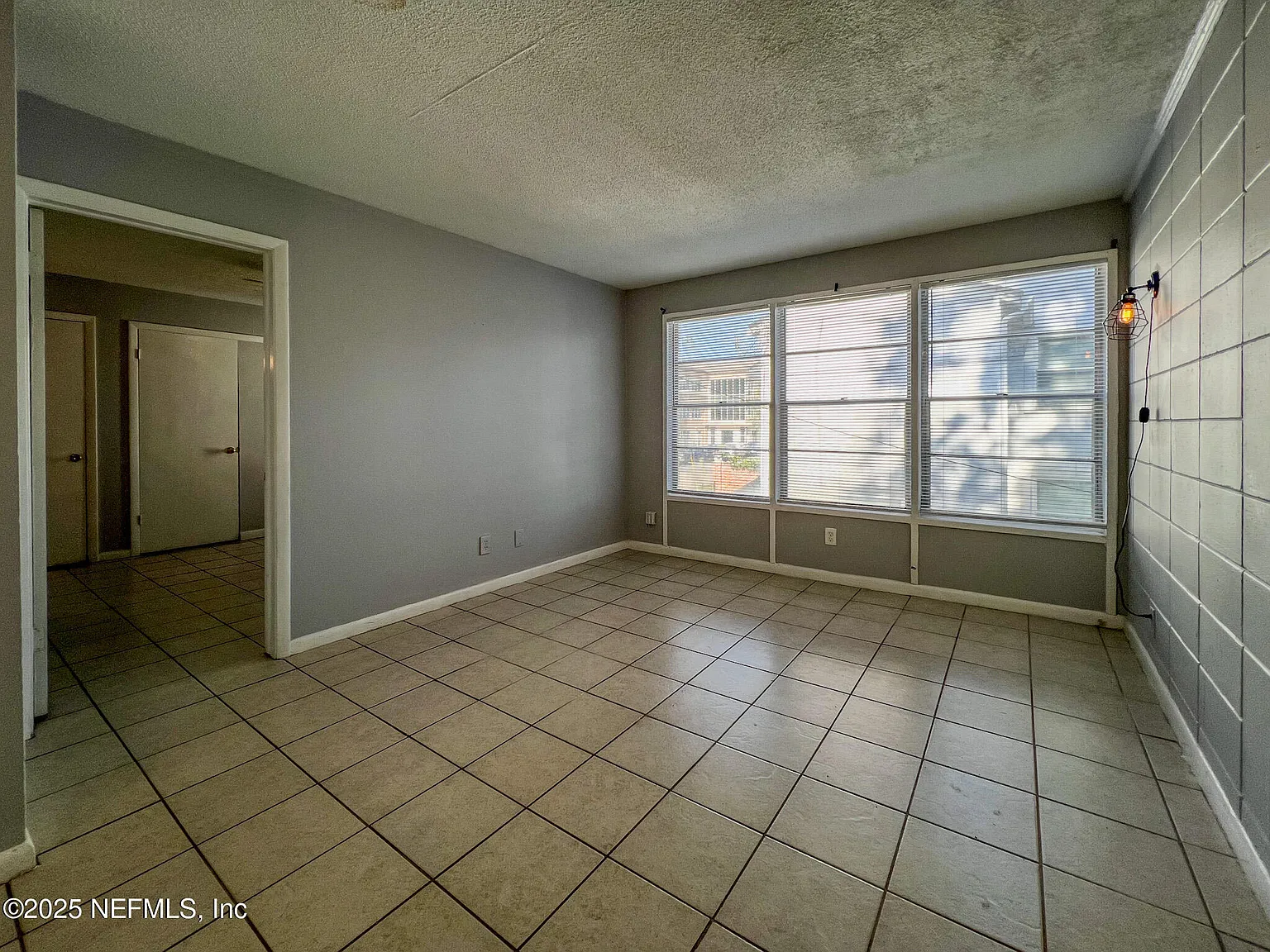 1 bed, 1.0 bath, 525 sqft, $895 — Photo 4