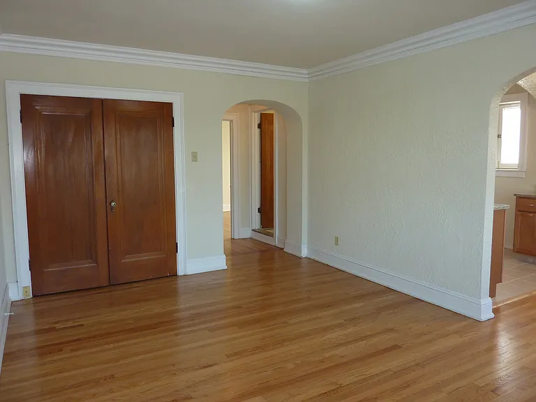 6416 Oakland Ave — Photo 9