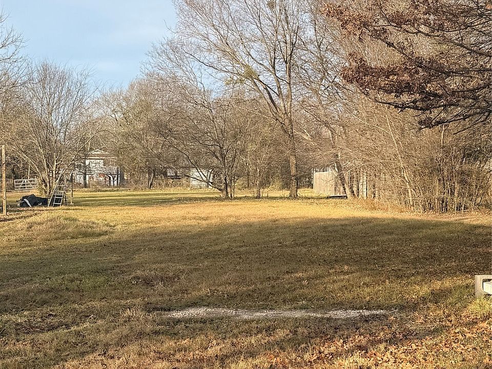 1st image of 1013 Redoak Dr
