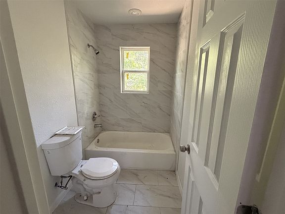 5th image of 4804 Baldwin St