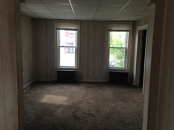 3rd image of 961 W 22nd St