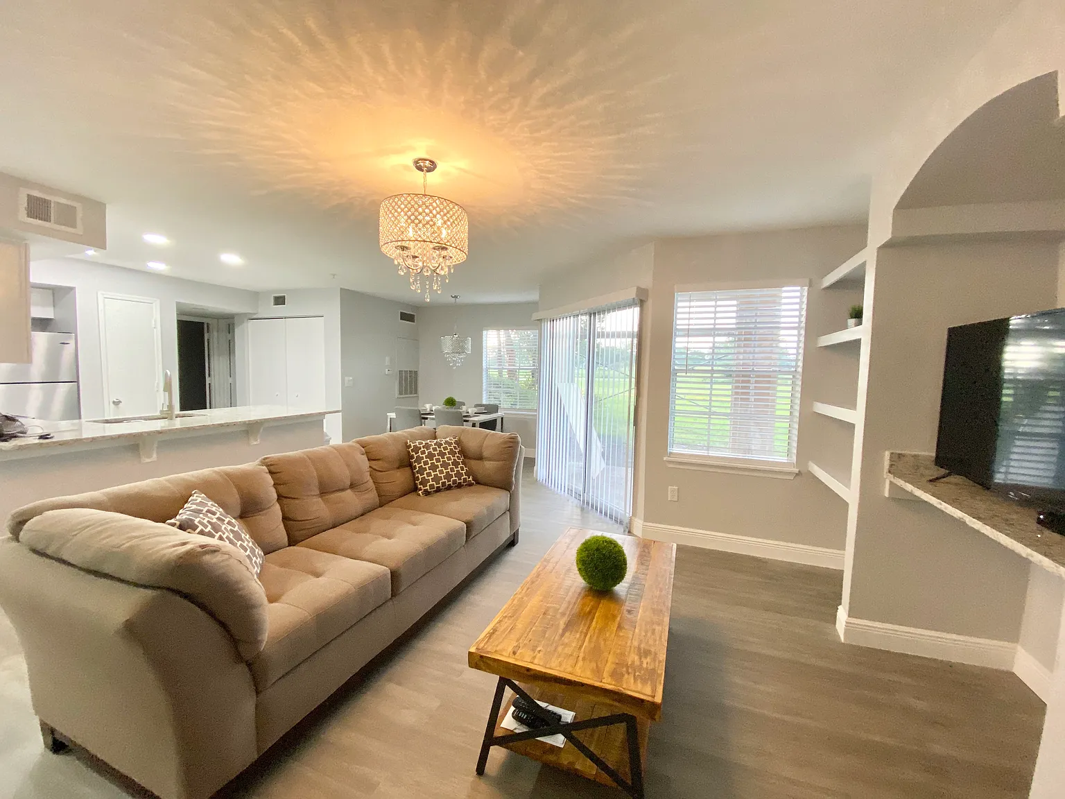2 bed, 1007 sqft, $2,500 — Photo 1