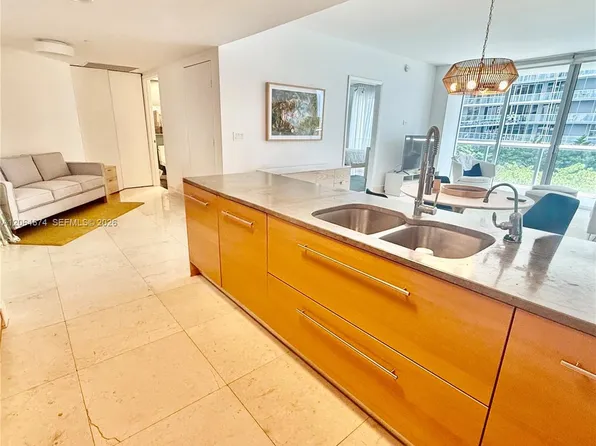 475 Brickell Ave APT 1609, Miami, FL 33131