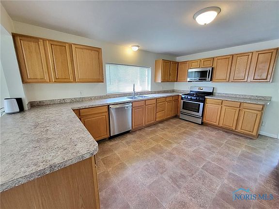 4th image of 2453 Crissey Rd