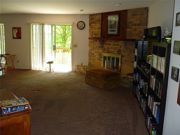 4th image of 38 Wimbledon Way