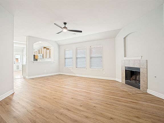 4th image of 2906 Holly Ln