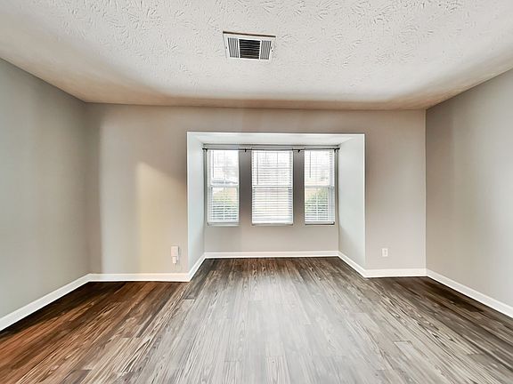 5th image of 673 Fair Harbor Dr