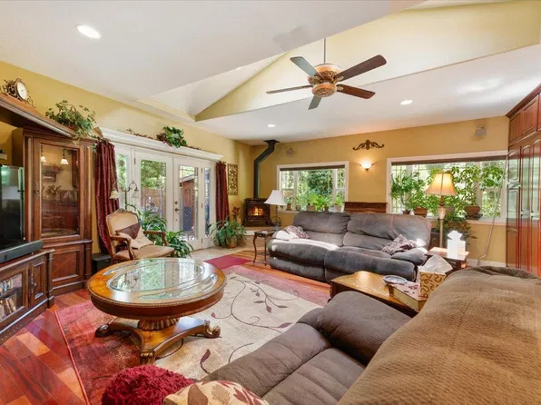 14207 Tim Burr Ln, Grass Valley, CA 95945