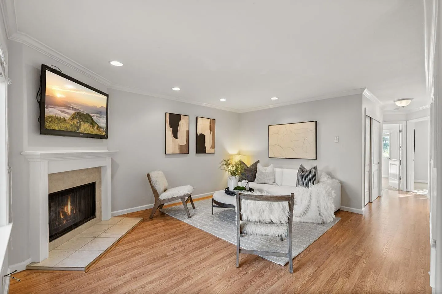 2 bed, 841 sqft, $3,100 — Photo 3
