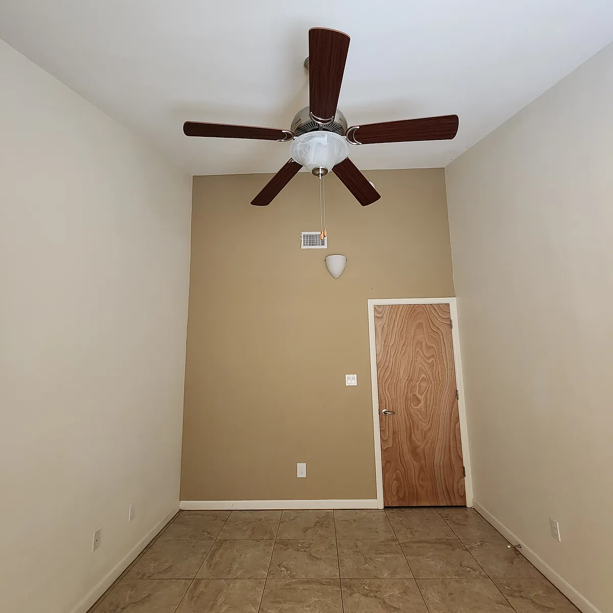 Building Photo - 1911 Upland Dr #4