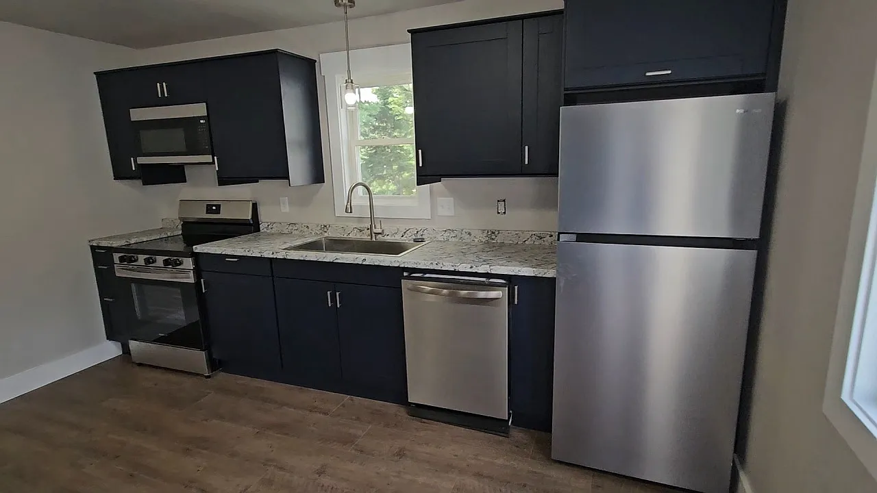 3 bed, 1000 sqft, $1,600 — Photo 2