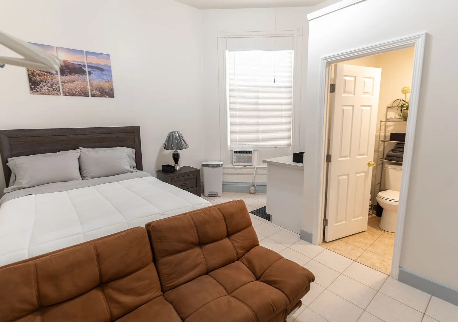 Furnished Studio for Rent in Historic Downtown Cole Block Building — Photo 2