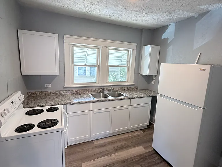 1032 Neptune Ave — Photo 6