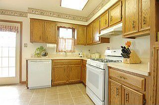 3rd image of 14549 Pinewood Ct