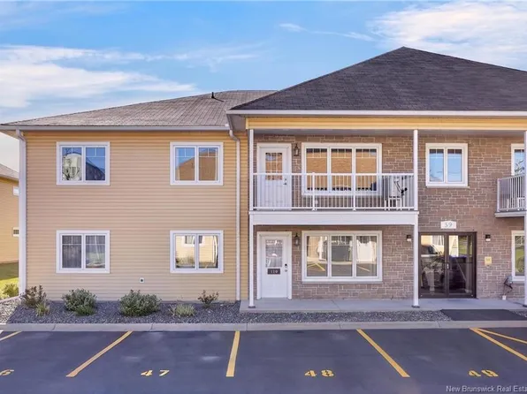 39 Sunny Brae Dr #214, Fredericton, NB E3A 5M2