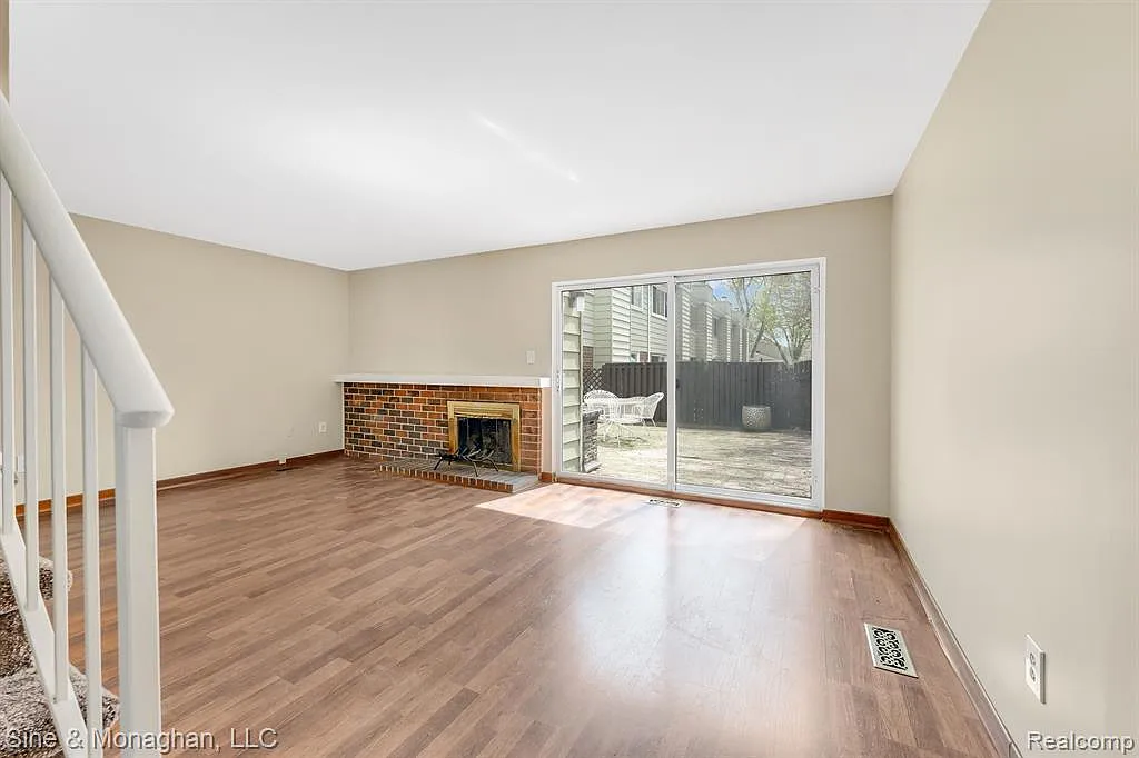 2 bed, 2.5 bath, 1686 sqft, $1,950 — Photo 3