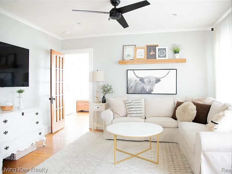 3262 Griffith Ave — Photo 2