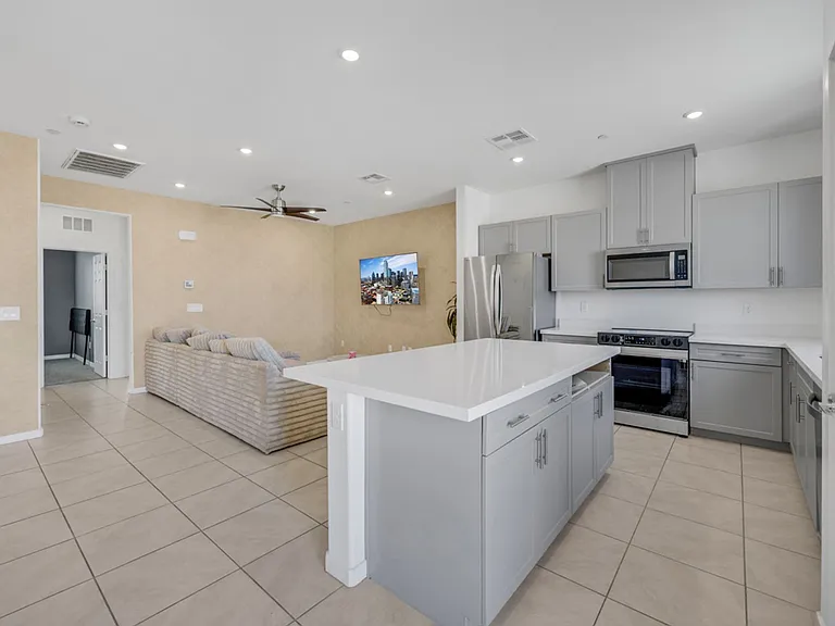 5684 Beguiling Falls St — Photo 5