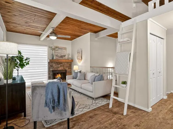 9980 W 26th St SW, Calgary, AB T2V 4E9