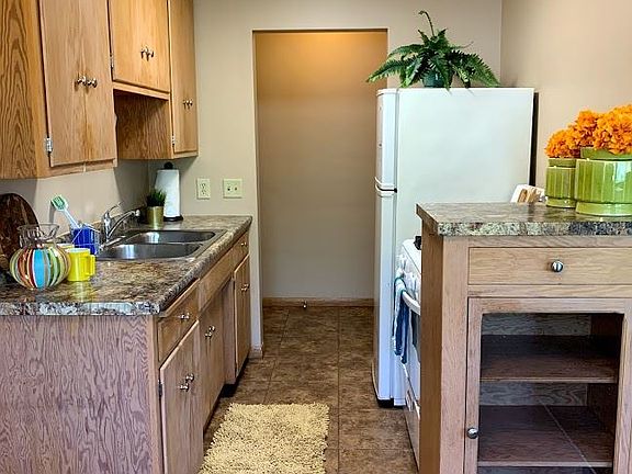 Hub 200-11 kitchen 5