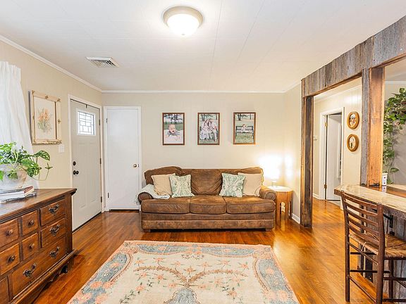 2nd image of 672 Waller Cemetery Rd