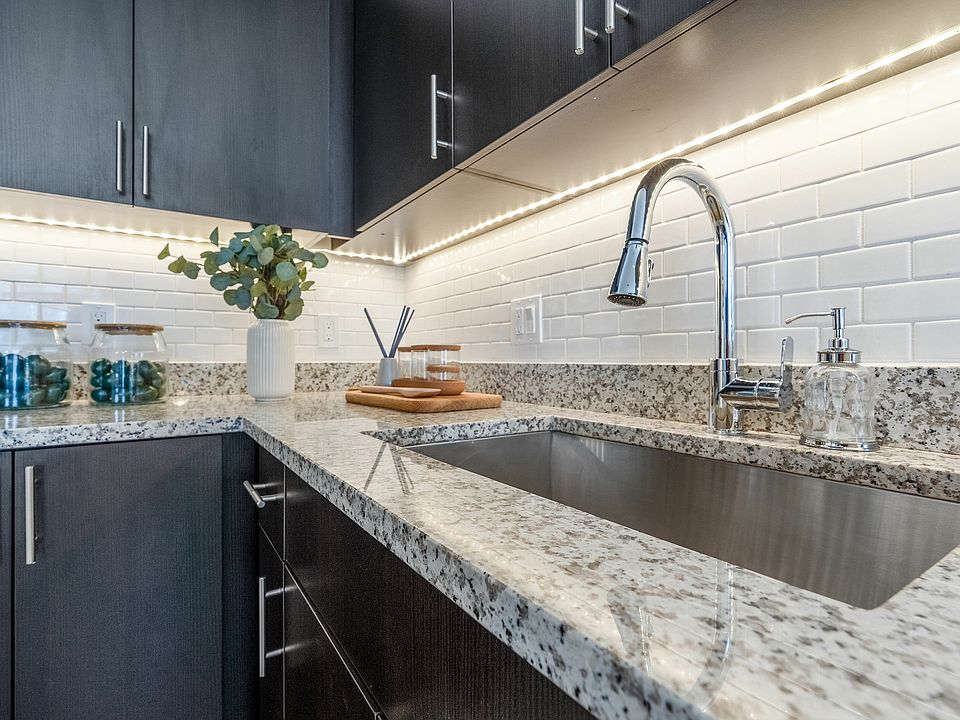 Quartz Counters & Tile Backsplash Brilliance