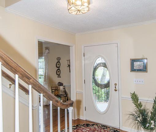 3rd image of 131 Huckleberry Ln