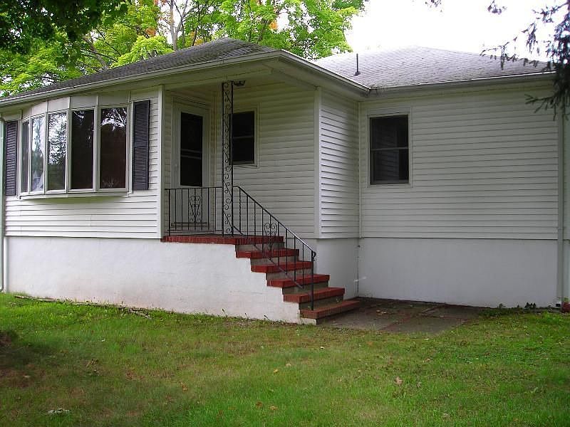 1st image of 46 Village Dr