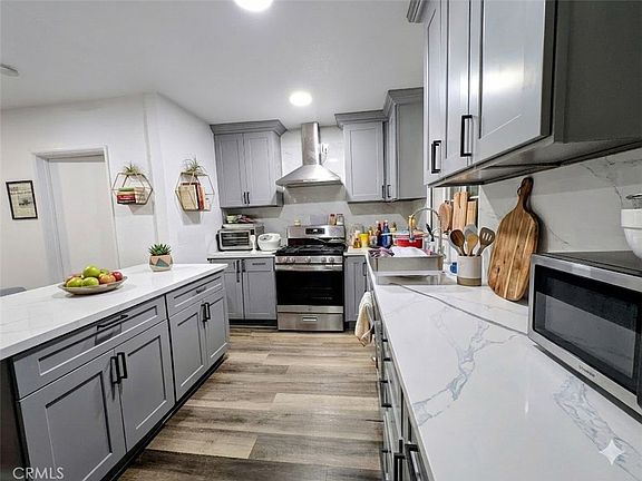 3rd image of 701 N Sunset St