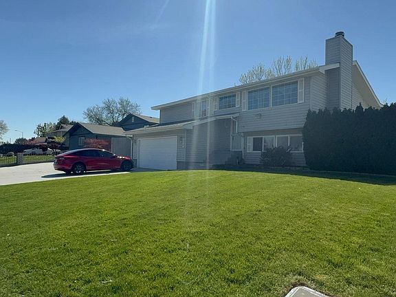 2nd image of 7919 W Deschutes Ave