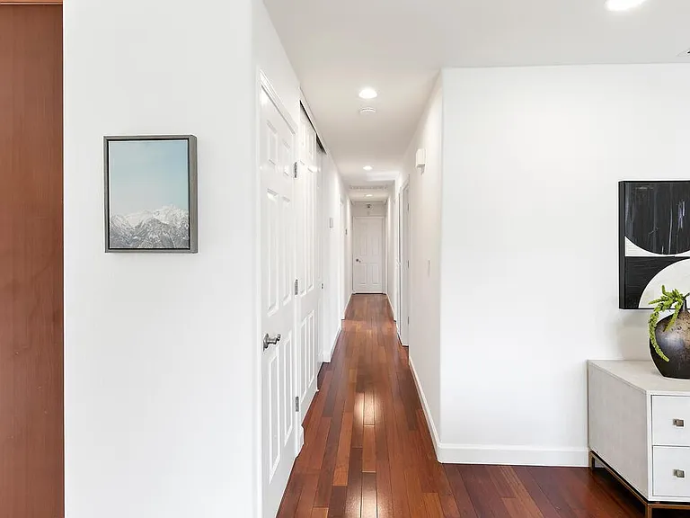 4246 Woodcrest Dr — Photo 13