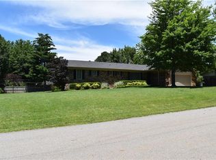2540 E Manor Dr, Fayetteville, AR 72701