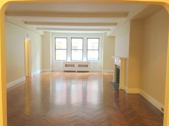 5th image of 83 Christopher St