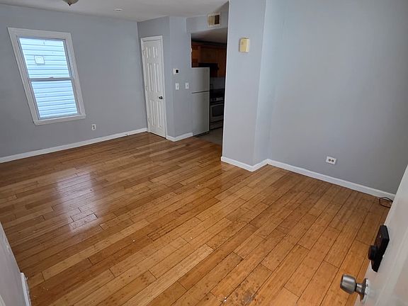 2nd image of 122 Marshall St Floor 2
