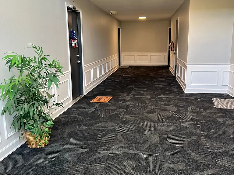 Breckenridge Rockford Apartments — Photo 19